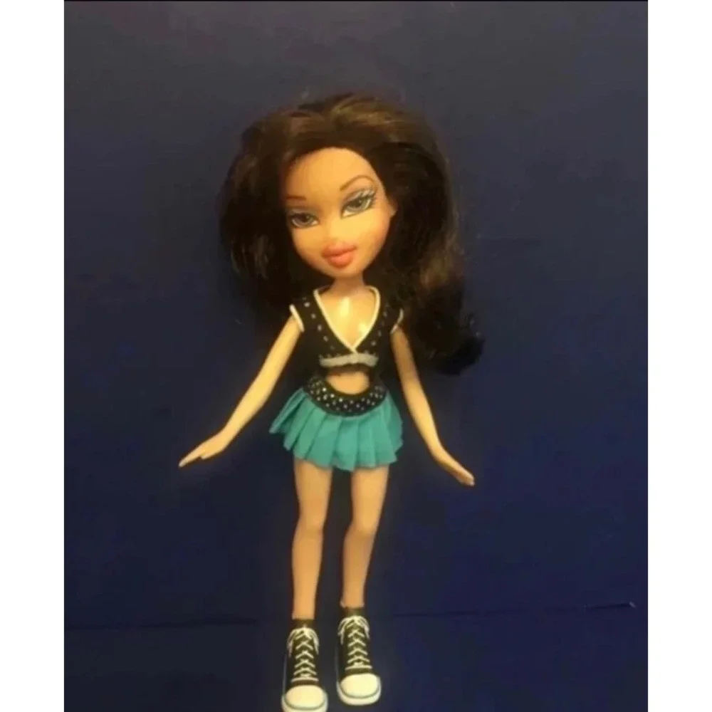Bratz Style it Dana Doll with Play‎ Sportz Cheerleader Cloe Outfit